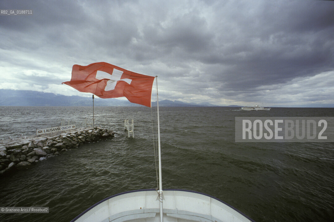 ( SVIZZERA CONFEDERAZIONE ELVETICA  ) CANTONE DI VAUD LOSANNA : IL LAGO DI GINEVRA  © 1995 Graziano Arici/Rosebud2 / GEO BANDIERA