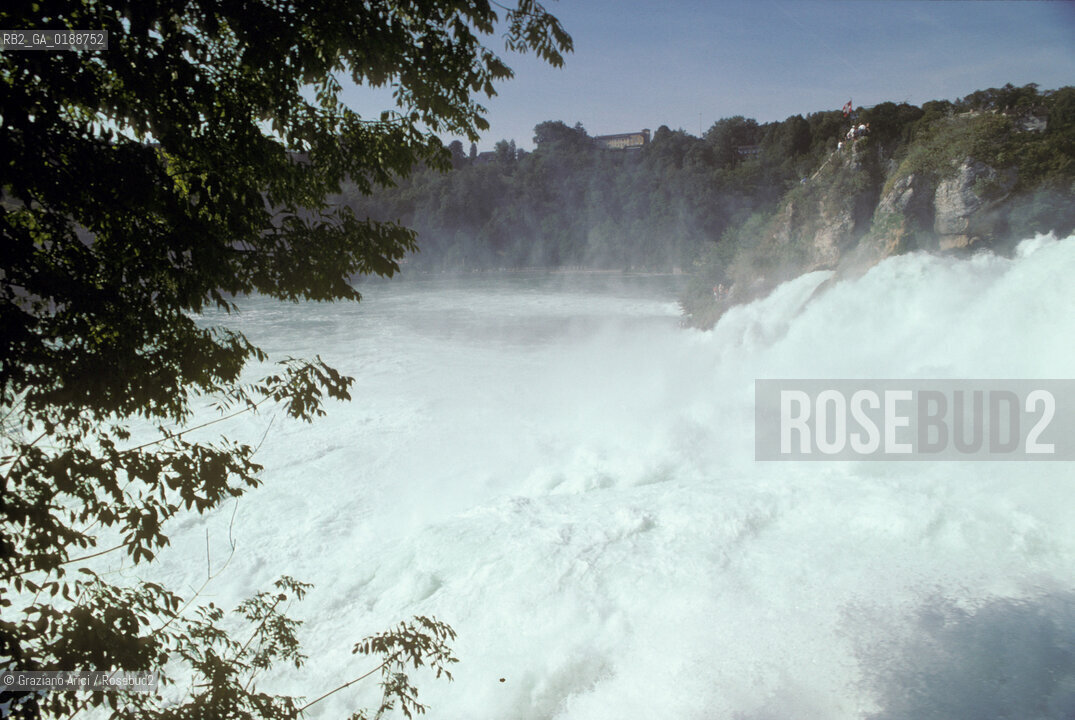 ( SVIZZERA CONFEDERAZIONE ELVETICA  ) CANTONE DI SCIAFFUSA SCIAFFUSA : CASCATE DEL FIUME RENO  © 1995 Graziano Arici/Rosebud2 / GEO
