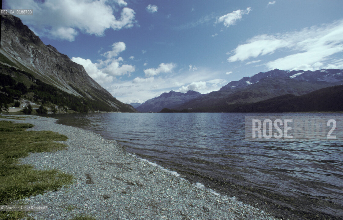 ( SVIZZERA CONFEDERAZIONE ELVETICA  )  CANTONE DEI GRIGIONI ENGADINA IL LAGO DI SILSERSEE   © 1995 Graziano Arici/Rosebud2 / GEO