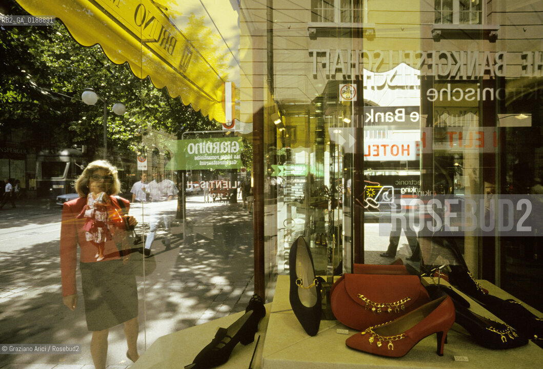 ( SVIZZERA CONFEDERAZIONE ELVETICA  )  CANTONE DI ZURIGO ZURIGO : STRADA BAHNHOSTRASSE © 1995 Graziano Arici/Rosebud2 / GEO