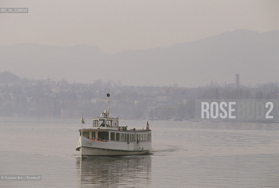( SVIZZERA CONFEDERAZIONE ELVETICA  )  CANTONE DI ZURIGO ZURIGO : IL LAGO DI ZURIGO © 1995 Graziano Arici/Rosebud2 / GEO