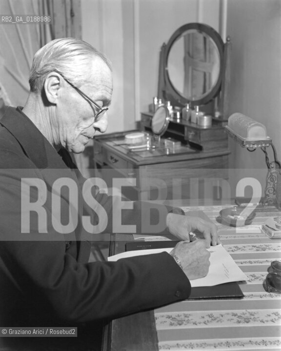 THE DUKE OF ALBA AT THE PALACE HOTEL  IN SAINT -  MORITZ ( SWITZERLAND ) - 1948 - © ARCHIVIO  Graziano Arici/Rosebud2 / NOBILTA / DUCA