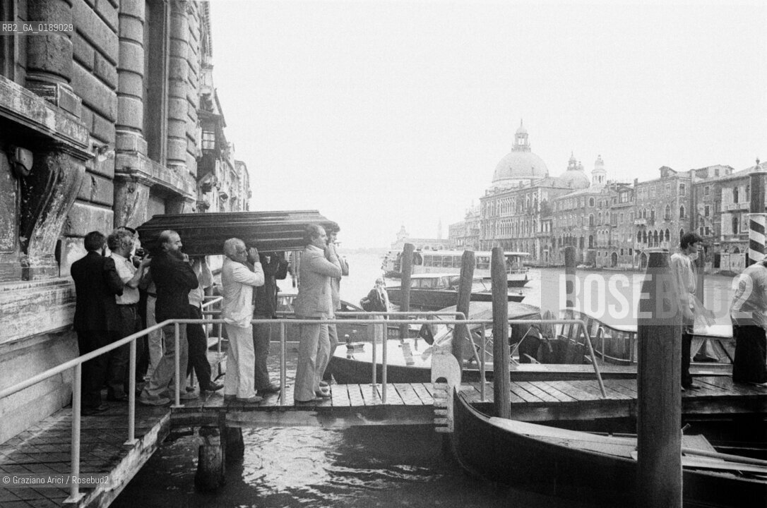 THE FUNERAL CEREMONY OF THE PSYCHIATRIST FRANCO BASAGLIA - VENICE - 1980 - © ARCHIVIO Graziano Arici/Rosebud2  / SCIENZA / PSICHIATRA / FUNERALE