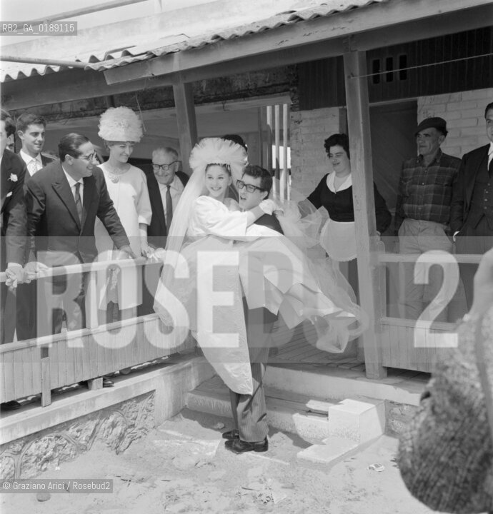 THE MARRIAGE OF THE POP SINGER PEPPINO DI CAPRI WITH THE FASHION MODEL ROBERTA  - 196? © ARCHIVIO Graziano Arici/Rosebud2   / MUSICA POP , ROCK / CANTANTE POP / MATRIMONIO /