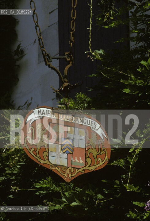 ( FRANCIA  )  PAYS BASQUE BIARRITZ : LO STEMMA DEL COMUNE DI ARCANGUES  © 1995 Graziano Arici/Rosebud2 / GEO