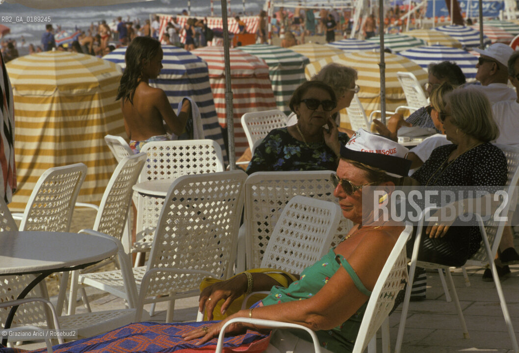 ( FRANCIA  )  PAYS BASQUE BIARRITZ :  UN CAFFE DEL CENTRO   © 1999 Graziano Arici/Rosebud2 / GEO