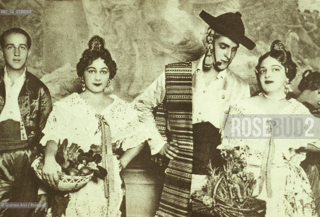 ( FRANCIA  )  PAYS BASQUE BIARRITZ :  BALLO IN MASCHERA INIZIO 1900   © 1999 Graziano Arici/Rosebud2 / GEO