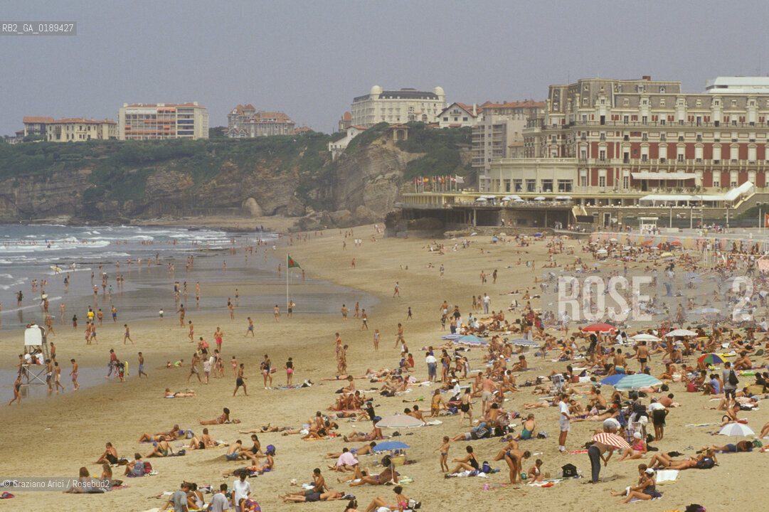( FRANCIA  )  PAYS BASQUE BIARRITZ :  SPIAGGIA LA GRAND PLAGE   © 1999 Graziano Arici/Rosebud2 / GEO