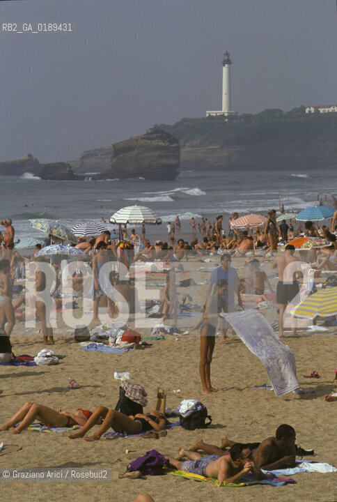 ( FRANCIA  )  PAYS BASQUE BIARRITZ :  SPIAGGIA LA GRAND PLAGE  E IL CAP ST. MARTIN   © 1999 Graziano Arici/Rosebud2 / GEO FARO