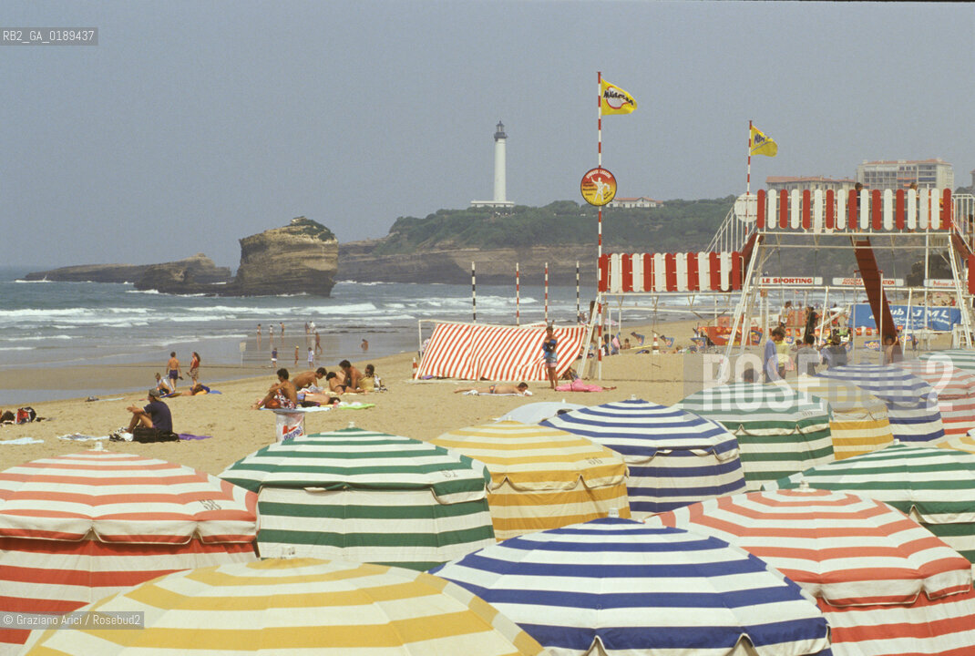 ( FRANCIA  )  PAYS BASQUE BIARRITZ :  SPIAGGIA LA GRAND PLAGE  E IL CAP ST. MARTIN   © 1999 Graziano Arici/Rosebud2 / GEO FARO TENDA