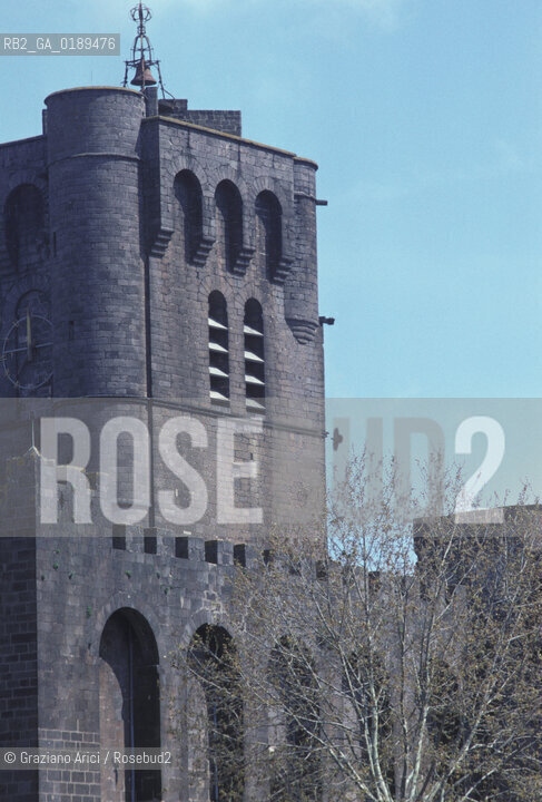 ( FRANCIA  )  LANGUEDOC-ROUSSILLON AGDE : LA CATTEDRALE ST.ETIENNE  © 1999 Graziano Arici/Rosebud2 / GEO