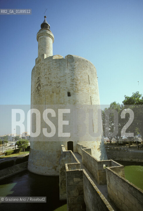 ( FRANCIA  )  LANGUEDOC-ROUSSILLON AIGUES-MORTES : LE MURA DELLA CITTA E LA TOUR DE CONSTANCE  © 1999 Graziano Arici/Rosebud2 / GEO
