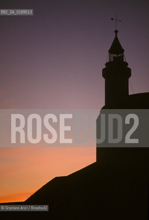 ( FRANCIA  )  LANGUEDOC-ROUSSILLON AIGUES-MORTES : LE MURA DELLA CITTA E LA TOUR DE CONSTANCE  © 1999 Graziano Arici/Rosebud2 / GEO