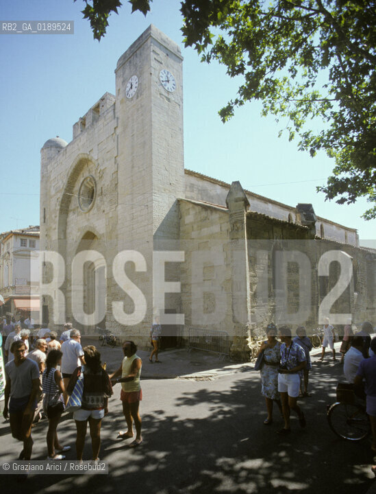 ( FRANCIA  )  LANGUEDOC-ROUSSILLON AIGUES-MORTES : LA CHIESA NOTRE-DAME-DU-SABLON  © 1999 Graziano Arici/Rosebud2 / GEO