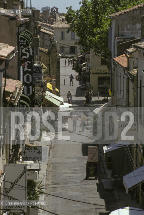 ( FRANCIA  )  LANGUEDOC-ROUSSILLON AIGUES-MORTES : UNA VIA DEL CENTRO  © 1999 Graziano Arici/Rosebud2 / GEO