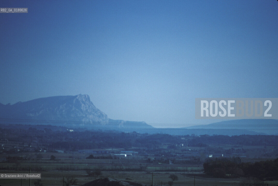 ( FRANCIA  )  PROVENCE-ALPES-COTE DAZUR AIX-EN-PROVENCE : LA MONTAGNA STE-VICTOIRE  © 1999 Graziano Arici/Rosebud2 / GEO