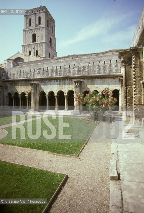 ( FRANCIA  )  PROVENCE-ALPES-COTE DAZUR ARLES : CHIOSTRO DELLA CHIESA DI ST-TROPHIME © 1999 Graziano Arici/Rosebud2 / GEO