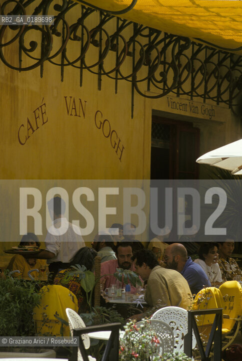 ( FRANCIA  )  PROVENCE-ALPES-COTE DAZUR ARLES : CAFFE GIALLO DI VAN GOGH  © 1999 Graziano Arici/Rosebud2 / GEO PITTORE ARTE
