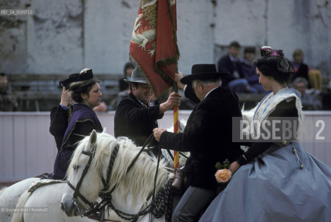 ( FRANCIA  )  PROVENCE-ALPES-COTE DAZUR ARLES : SPETTACOLO FOLKLORISTICO IN ARENA  © 1999 Graziano Arici/Rosebud2 / GEO COSTUME