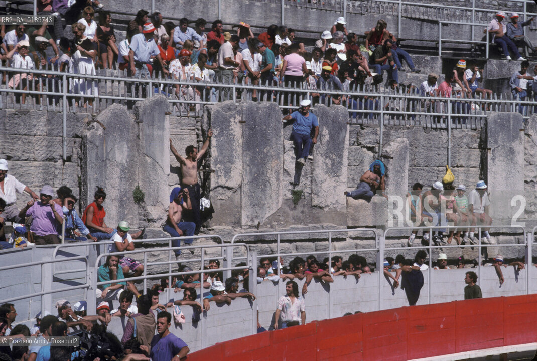 ( FRANCIA  )  PROVENCE-ALPES-COTE DAZUR ARLES : ARENA COURSE CAMARGUAISE © 1999 Graziano Arici/Rosebud2 / GEO SPETTATORI AFICIONADOS