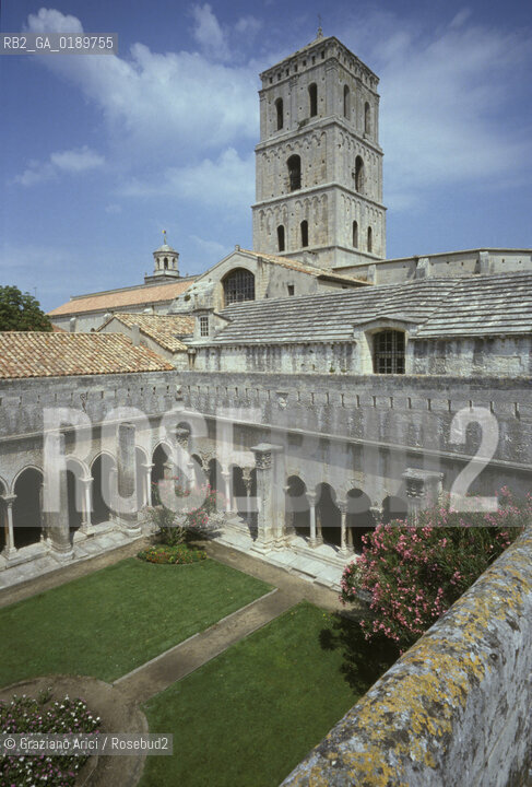( FRANCIA  )  PROVENCE-ALPES-COTE DAZUR ARLES : CHIOSTRO DELLA CHIESA DI ST-TROPHIME © 1999 Graziano Arici/Rosebud2 / GEO