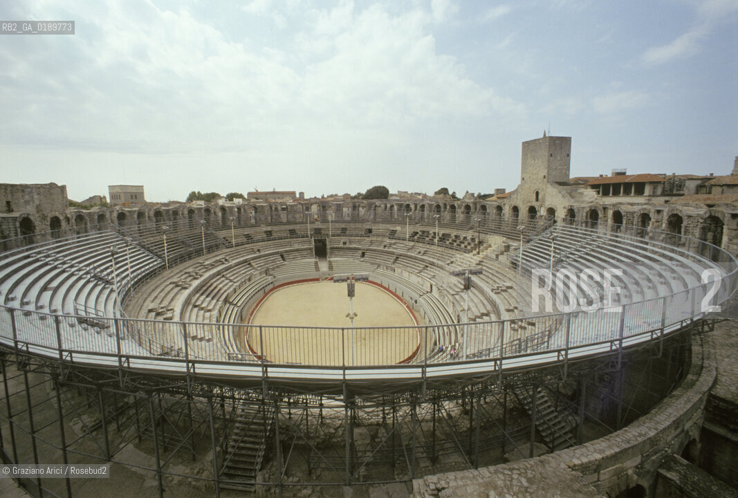 ( FRANCIA  )  PROVENCE-ALPES-COTE DAZUR ARLES : ARENA ROMANA © 1999 Graziano Arici/Rosebud2 / GEO ANFITEATRO
