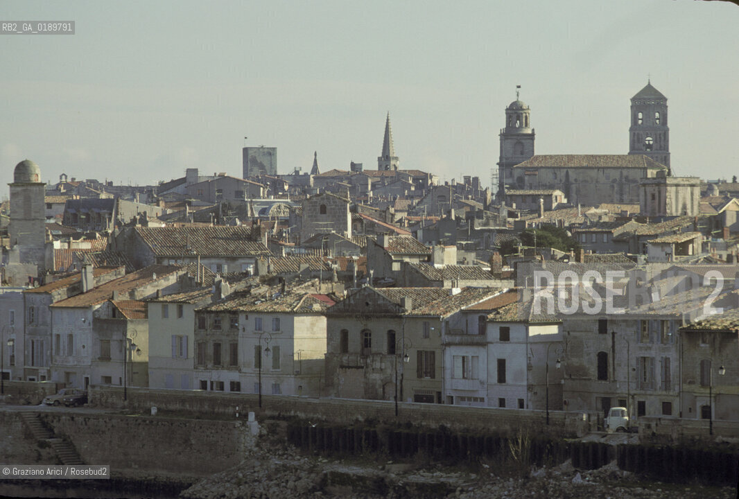 ( FRANCIA  )  PROVENCE-ALPES-COTE DAZUR ARLES : VEDUTA DELLA CITTA  © 1999 Graziano Arici/Rosebud2 / GEO