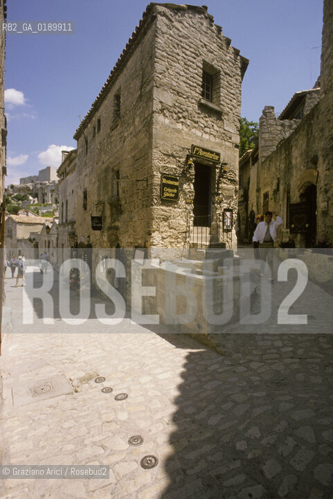 ( FRANCIA  )  PROVENCE-ALPES-COTE DAZUR  LES BAUX-DE-PROVENCE : UNA STRADA DEL VILLAGGIO © 1999 Graziano Arici/Rosebud2 / GEO