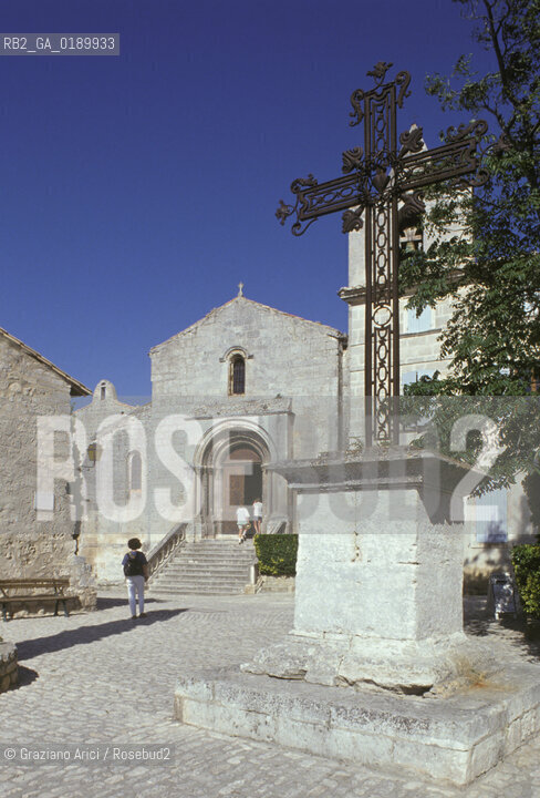 ( FRANCIA  )  PROVENCE-ALPES-COTE DAZUR  LES BAUX-DE-PROVENCE : LA CHIESA DI ST-VINCENT  © 1999 Graziano Arici/Rosebud2 / GEO