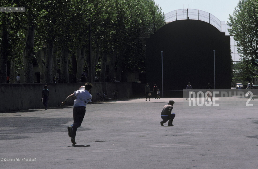 ( FRANCIA  )  LANGUEDOC-ROUSSILLON  BEZIERS : GIOCO DELLA PELOTA TAMBURELLI © 1999 Graziano Arici/Rosebud2 / GEO