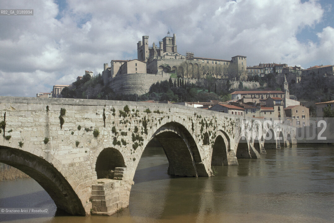 ( FRANCIA  )  LANGUEDOC-ROUSSILLON  BEZIERS : IL VIEUX-PONT SUL FIUME ORB © 1999 Graziano Arici/Rosebud2 / GEO ERESIA CATARA CATARI