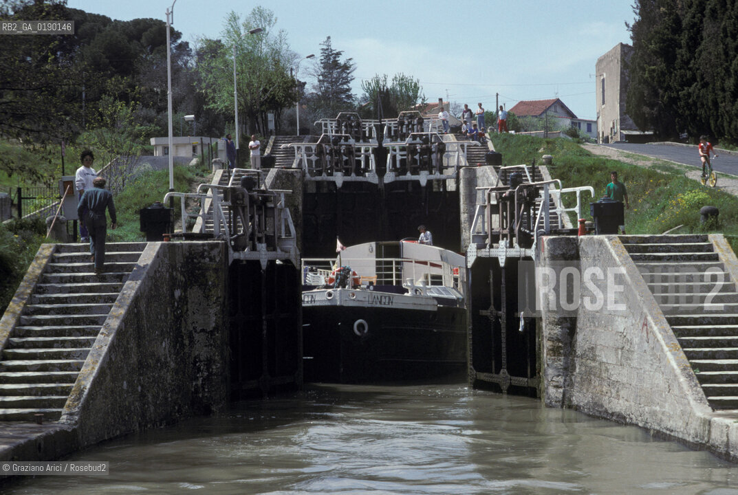 ( FRANCIA  )  LANGUEDOC-ROUSSILLON  BEZIERS : LE NOVE CHIUSE DEL CANAL DU MIDI © 1999 Graziano Arici/Rosebud2 / GEO CANALE