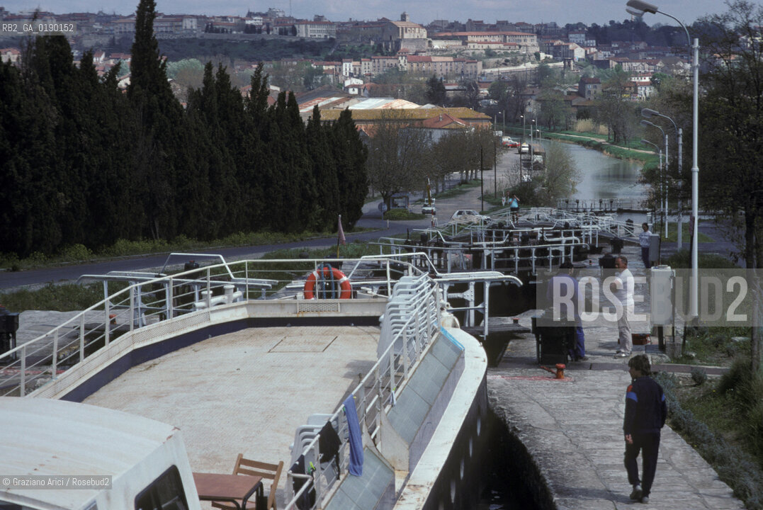 ( FRANCIA  )  LANGUEDOC-ROUSSILLON  BEZIERS : LE NOVE CHIUSE DEL CANAL DU MIDI © 1999 Graziano Arici/Rosebud2 / GEO CANALE