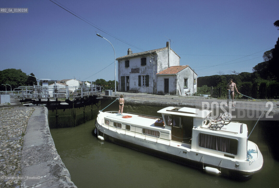 ( FRANCIA  )  LANGUEDOC-ROUSSILLON  BEZIERS : LE NOVE CHIUSE DEL CANAL DU MIDI © 1999 Graziano Arici/Rosebud2 / GEO CANALE