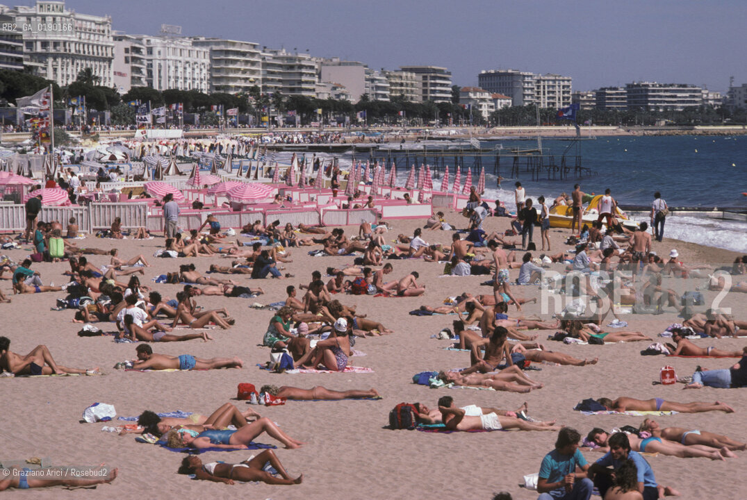 ( FRANCIA  )  PROVENCE-ALPES-COTE DAZUR  CANNES : LA SPIAGGIA  © 1999 Graziano Arici/Rosebud2 / GEO
