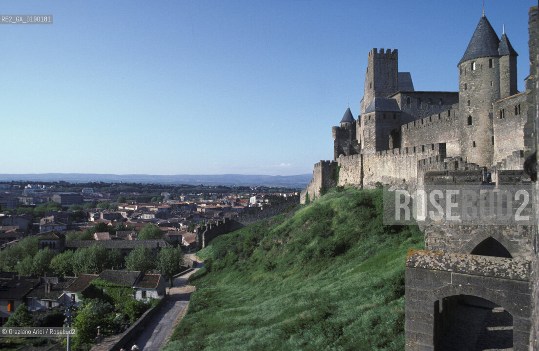 ( FRANCIA  )  LANGUEDOC-ROUSSILLON  CARCASSONNE : LA CITE MURA E PORTA DAUDE © 1999 Graziano Arici/Rosebud2 / GEO CASTELLO ERESIA CATARA CATARI
