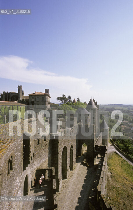 ( FRANCIA  )  LANGUEDOC-ROUSSILLON  CARCASSONNE : LA CITE MURA E PORTA DAUDE © 1999 Graziano Arici/Rosebud2 / GEO CASTELLO ERESIA CATARA CATARI
