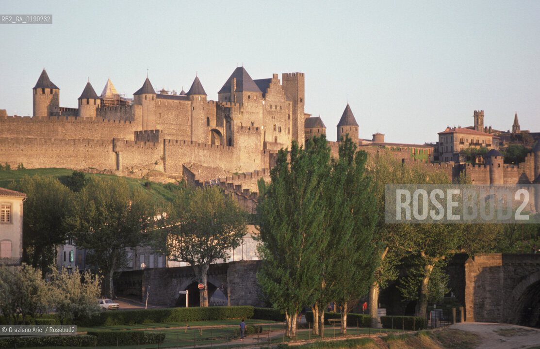 ( FRANCIA  )  LANGUEDOC-ROUSSILLON  CARCASSONNE : LA CITE LE MURA © 1999 Graziano Arici/Rosebud2 / GEO CASTELLO ERESIA CATARA CATARI