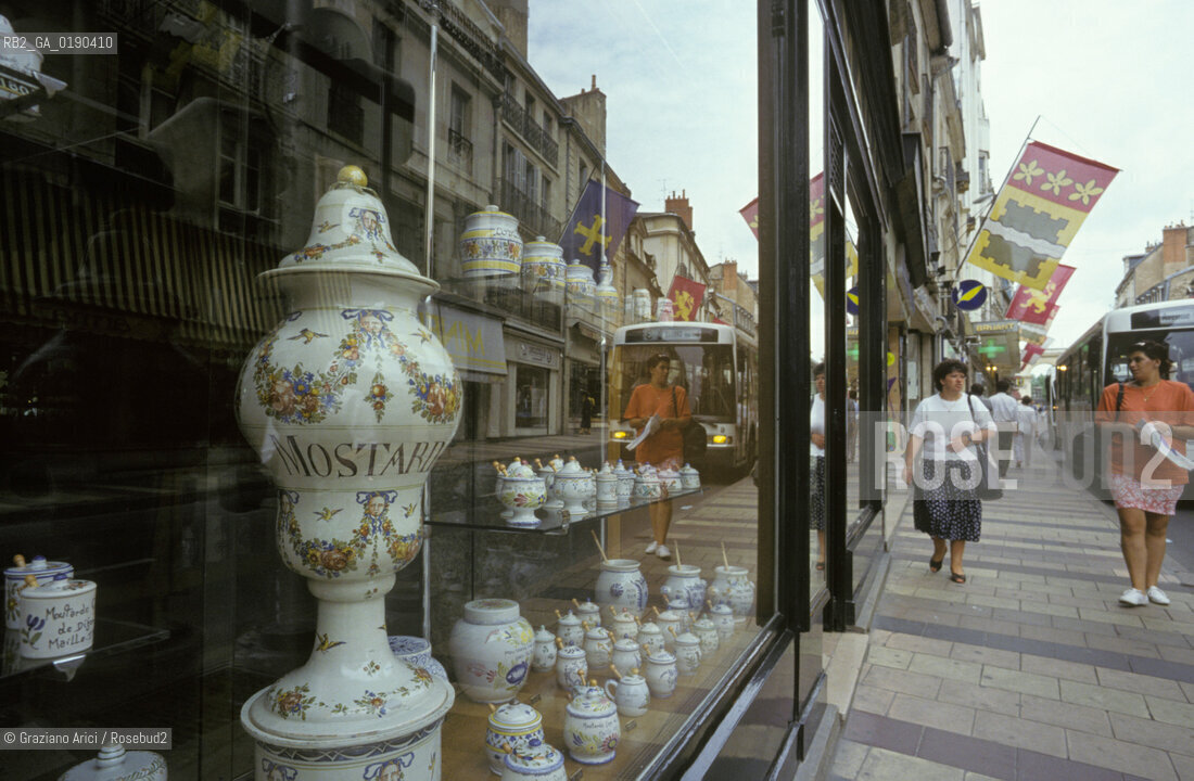 ( FRANCIA  )  BORGOGNA DIGIONE : NEGOZIO DI MOSTARDA SENAPE © 1999 Graziano Arici/Rosebud2 / GEO GASTRONOMIA