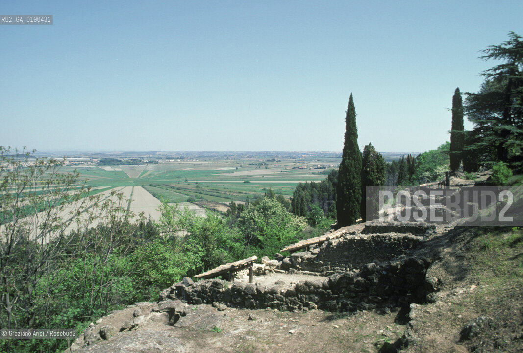 ( FRANCIA  )  LANGUEDOC-ROUSSILLON OPPIDUM DENSERUNE © 1999 Graziano Arici/Rosebud2 / GEO