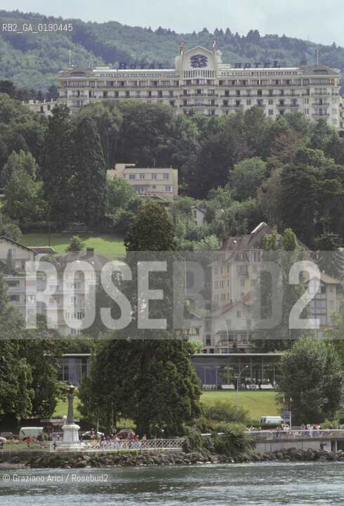 ( FRANCIA  )  RHONE-ALPES EVIAN-LES-BAINS :  LA CITTA DAL LAGO DI GINEVRA © 1999 Graziano Arici/Rosebud2 / GEO
