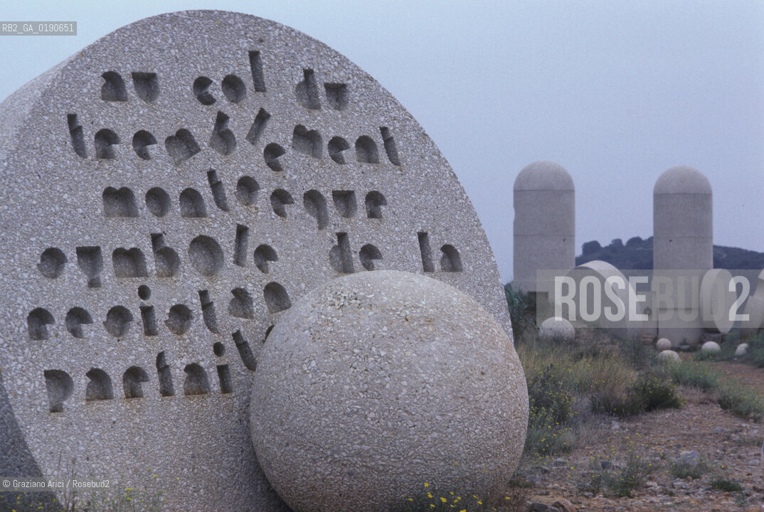 ( FRANCIA  )  LANGUEDOC-ROUSSILLON AUDE MONUMENTO AI CATARI © 1999 Graziano Arici/Rosebud2 / GEO ERESIA CATARA CATARI