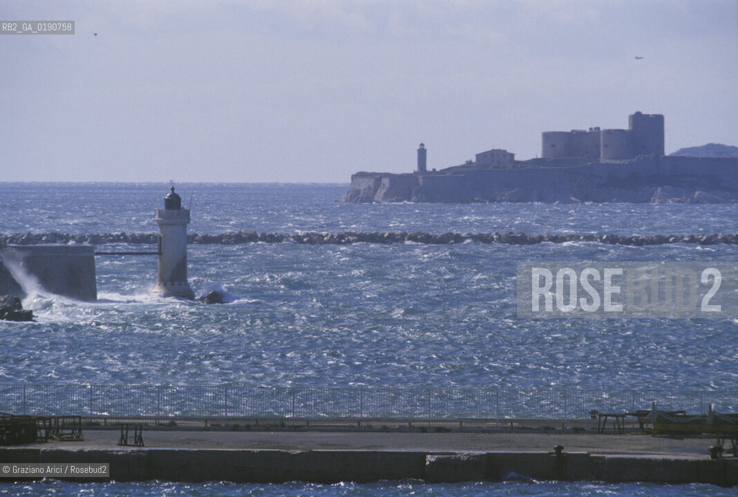 ( FRANCIA  )  PROVENCE-ALPES-COTE DAZUR MARSIGLIA : LENTRATA DEL PORTOL PORTO © 1999 Graziano Arici/Rosebud2 / GEO