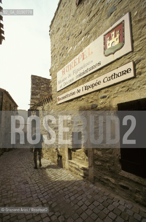 ( FRANCIA  )  LANGUEDOC-ROUSSILLON  MINERVE : STRADINA © 1999 Graziano Arici/Rosebud2 / GEO ERESIA CATARA CATARI CROCIATA