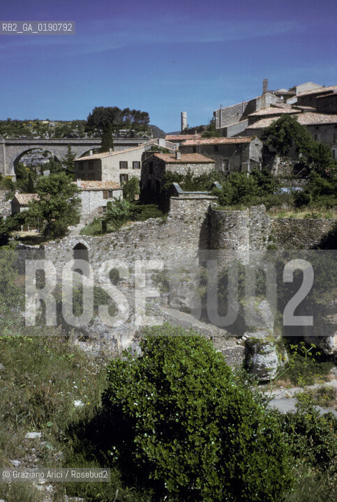 ( FRANCIA  )  LANGUEDOC-ROUSSILLON  MINERVE : I RESTI DELLE MURA © 1999 Graziano Arici/Rosebud2 / GEO ERESIA CATARA CATARI CROCIATA