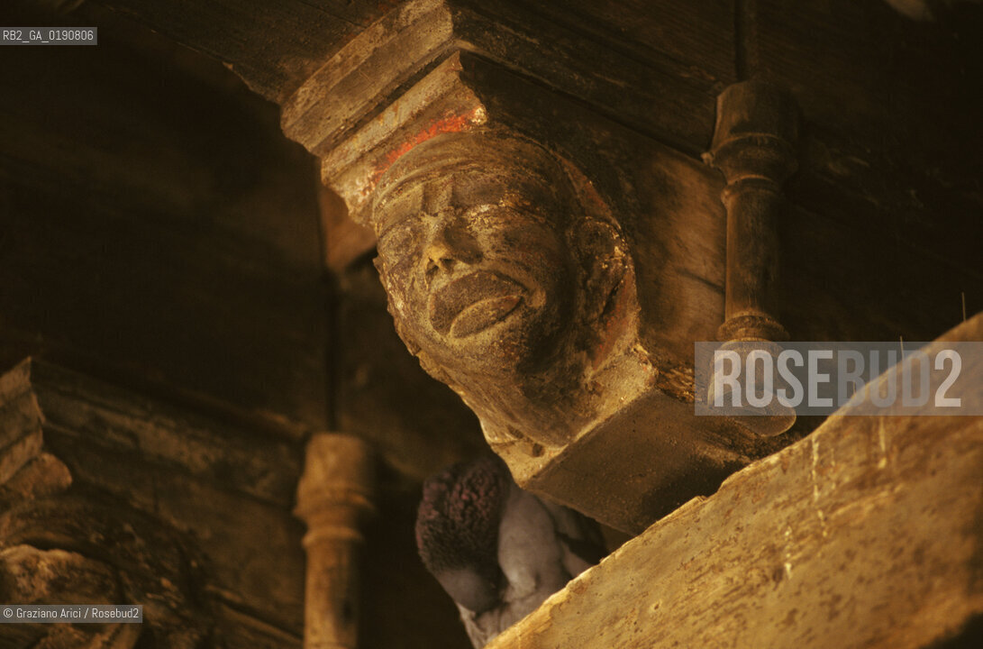 ( FRANCIA  )  MIDI-PYRENEES MIREPOIX : UNA CASA A GRATICCIO MASCHERONE© 1999 Graziano Arici/Rosebud2 / GEO ERESIA CATARA CATARI CROCIATA