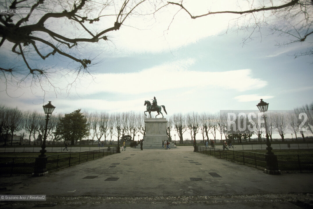 ( FRANCIA  )  LANGUEDOC-ROUSSILLON  MONTPELLIER : IL PARCO DEL PEYROU © 1999 Graziano Arici/Rosebud2 / GEO