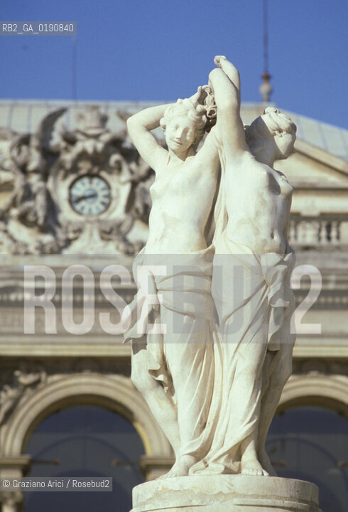 ( FRANCIA  )  LANGUEDOC-ROUSSILLON  MONTPELLIER : LA PIAZZA DE LA COMEDIE LE TRE GRAZIE © 1999 Graziano Arici/Rosebud2 / GEO