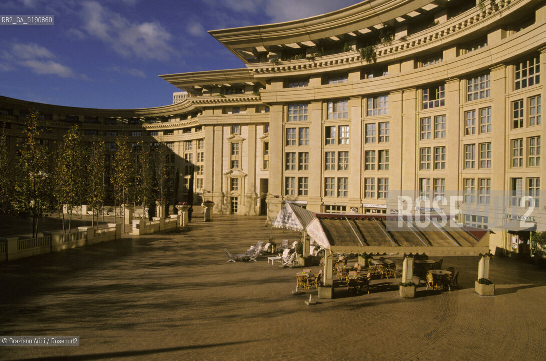 ( FRANCIA  )  LANGUEDOC-ROUSSILLON  MONTPELLIER : IL QUARTIERE ANTIGONE DI RICARDO BOFILL © 1999 Graziano Arici/Rosebud2 / GEO ARCHITETTURA CONTEMPORANEA