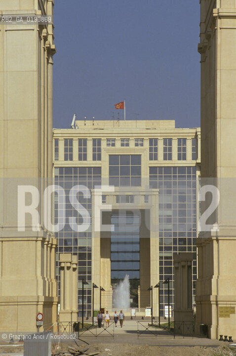 ( FRANCIA  )  LANGUEDOC-ROUSSILLON  MONTPELLIER : IL PALAZZO DELLA REGIONE © 1999 Graziano Arici/Rosebud2 / GEO ARCHITETTURA CONTEMPORANEA